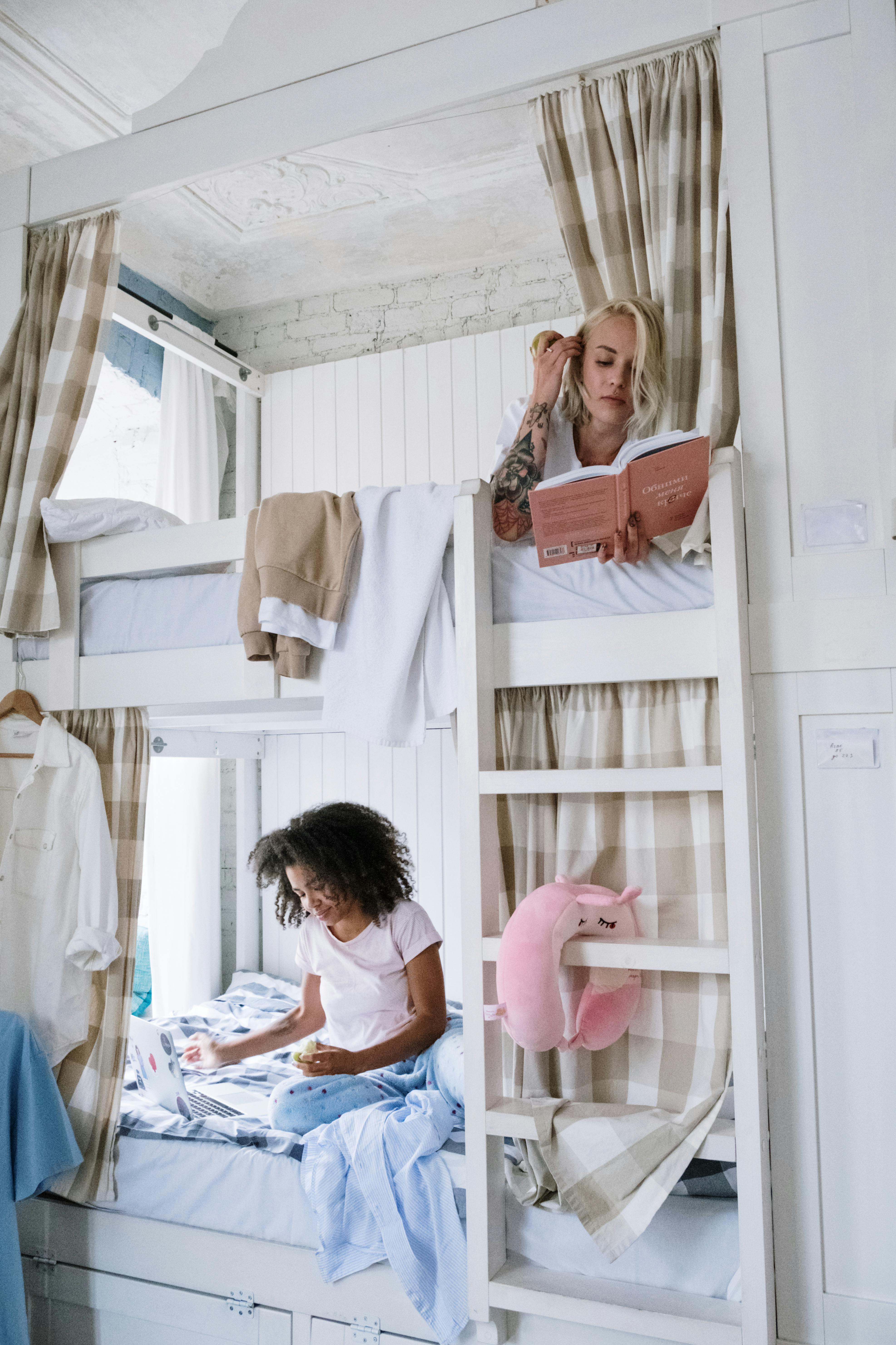 Built-in drawer bed for compact bedroom storage